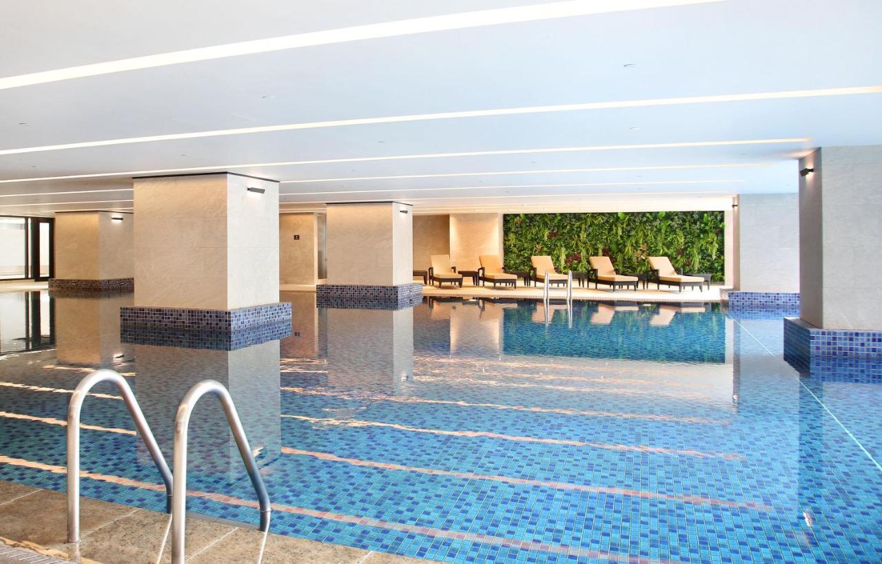 Royal Park Hotel Hong Kong Exterior photo Indoor pool