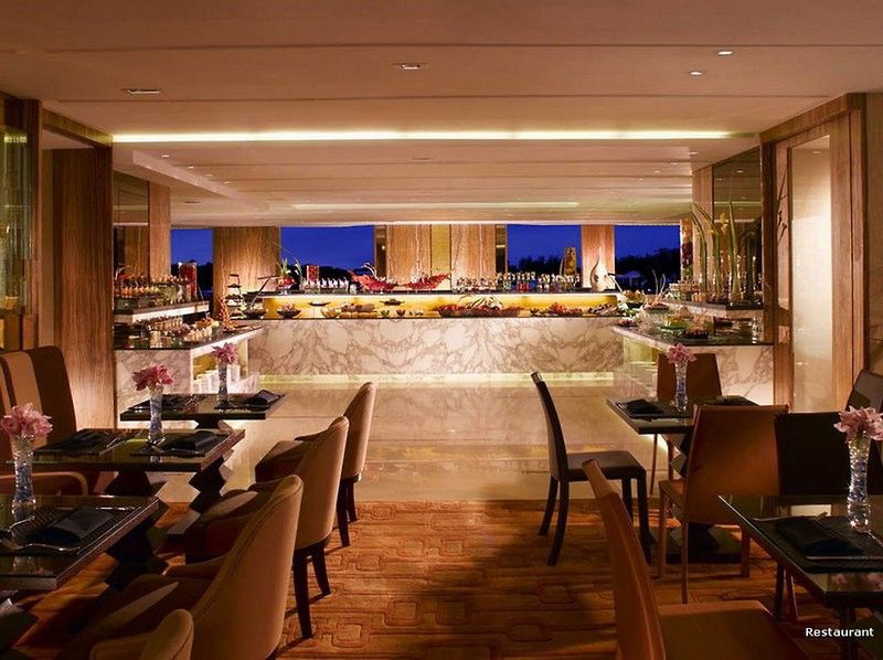 Royal Park Hotel Hong Kong Exterior photo The Club Lounge at the Royal Plaza Hotel